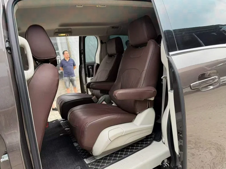 别克GL8 内饰后排