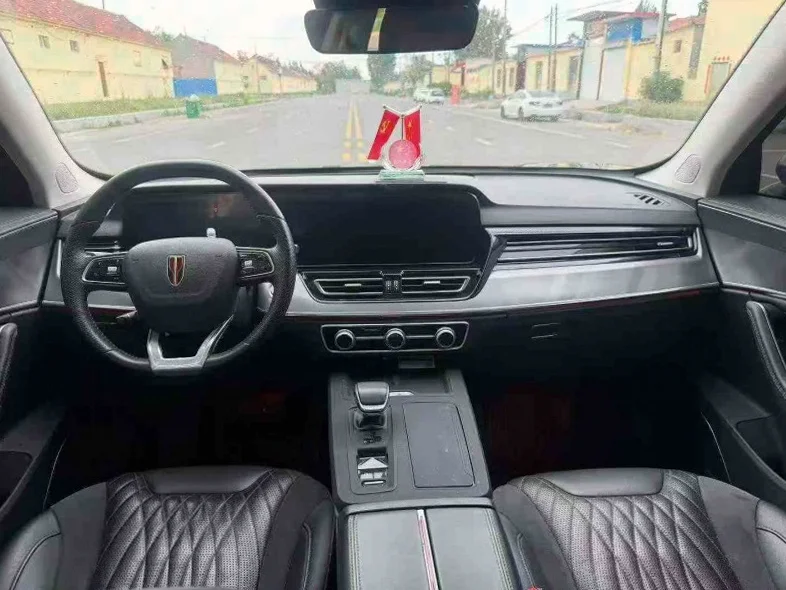 红旗HS5 后面外观一