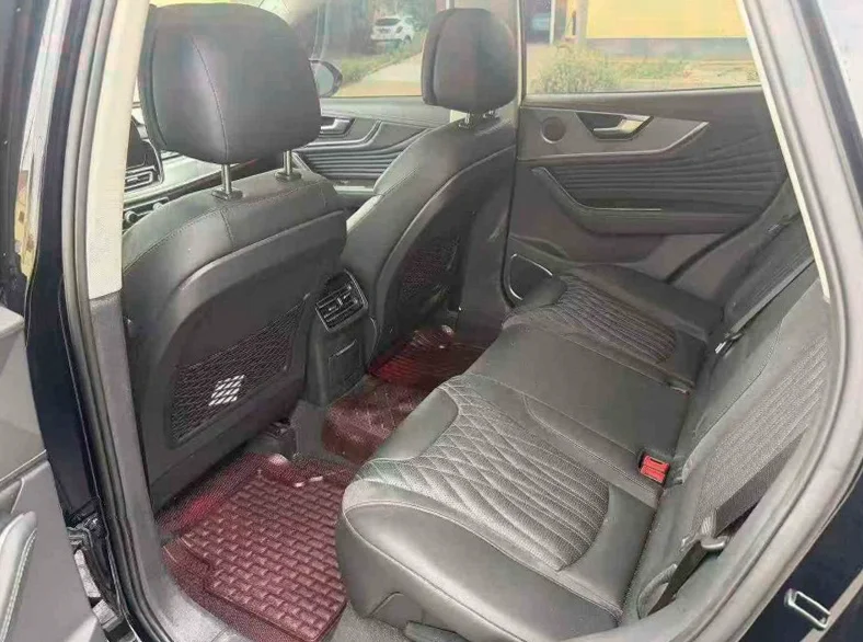 红旗HS5 后面外观二