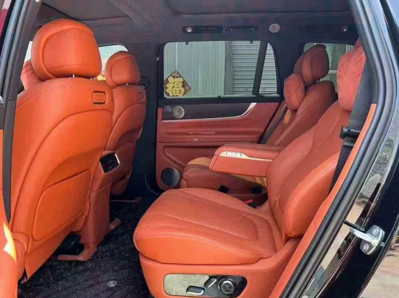 华为智选问界 后面外观一