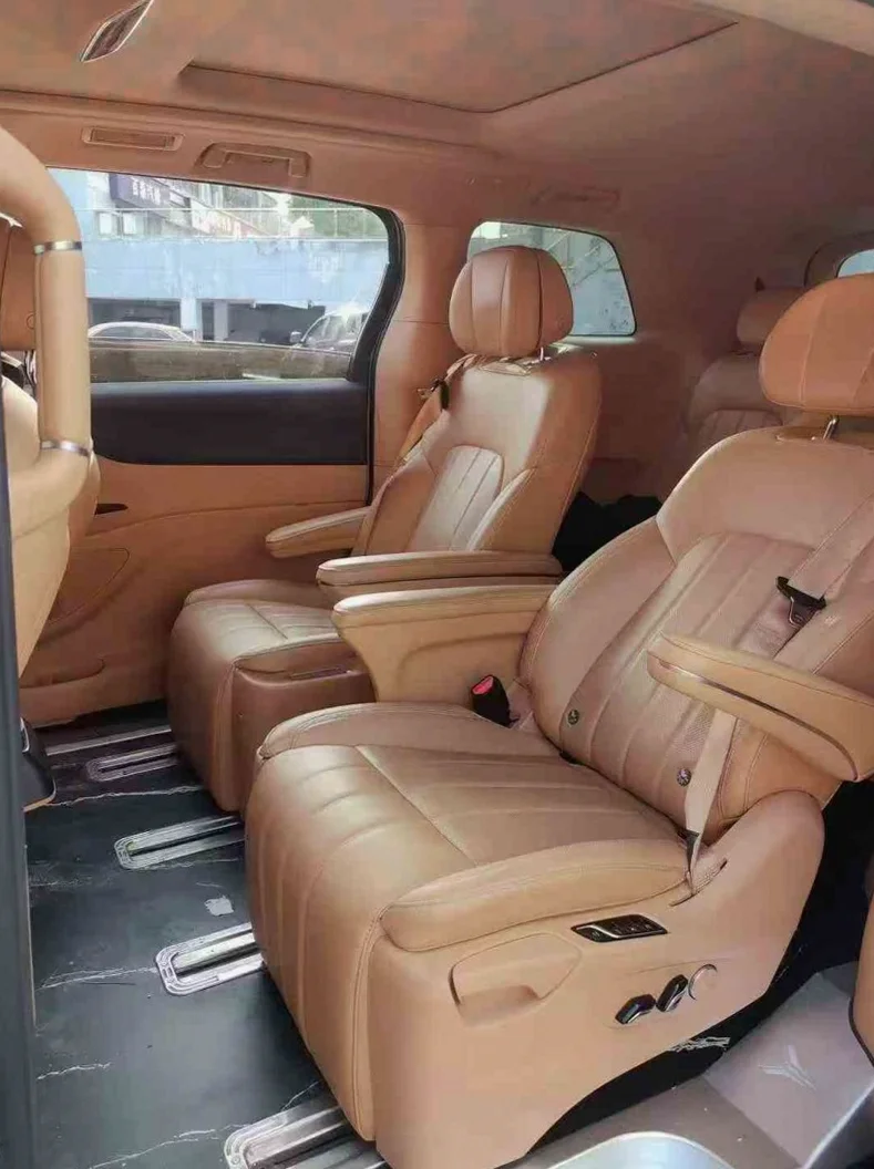 岚图汽车梦想家 后面外观三