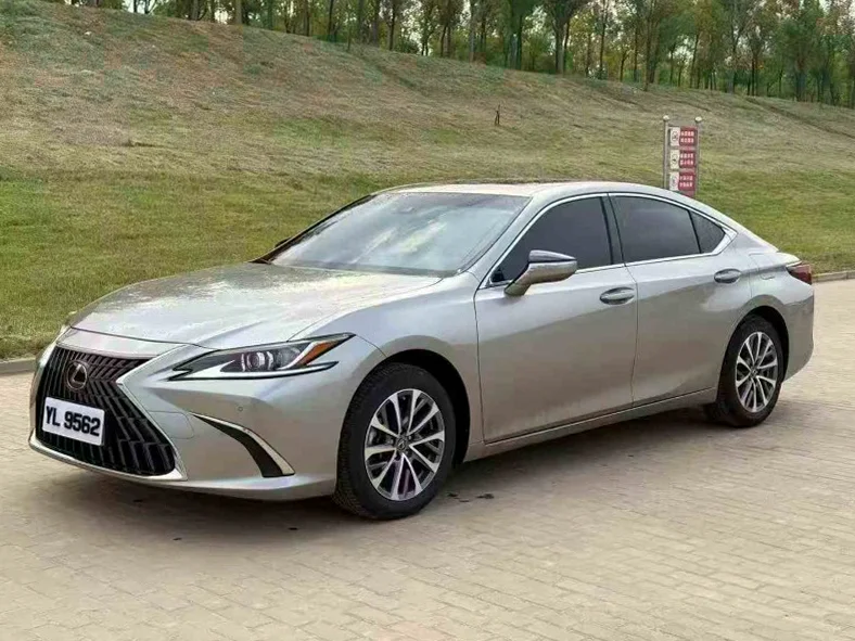 雷克萨斯ES 正面外观二