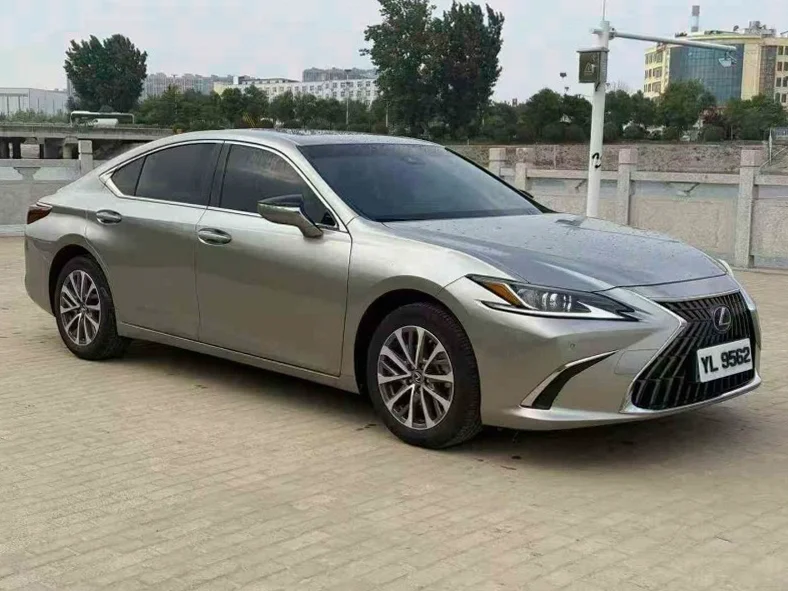 雷克萨斯ES 正面外观三