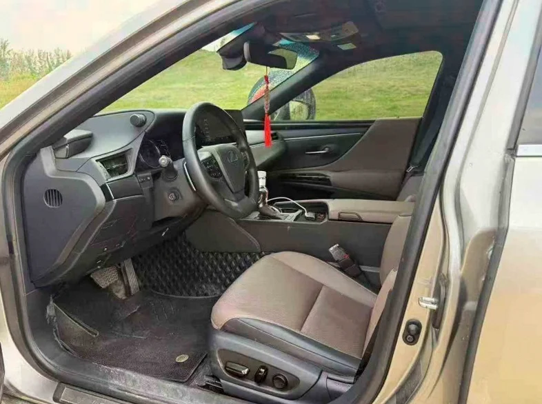 雷克萨斯ES 后面外观一