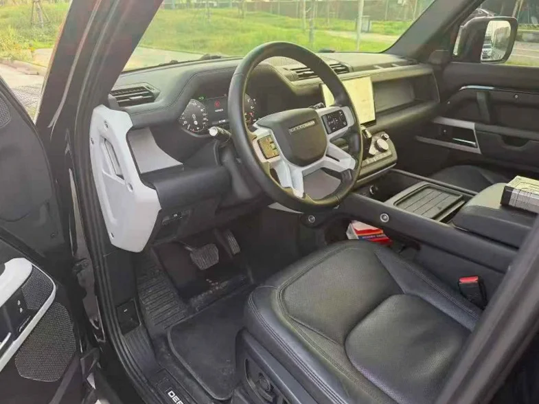 路虎卫士 后面外观一