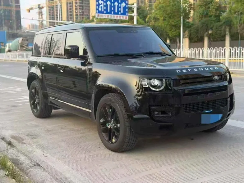 路虎卫士 正面外观二