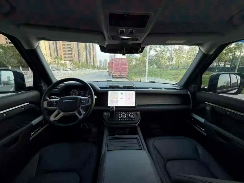 路虎卫士 后面外观二