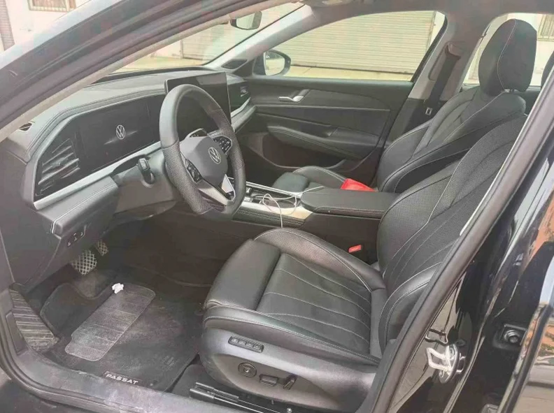 大众帕萨特 后面外观一