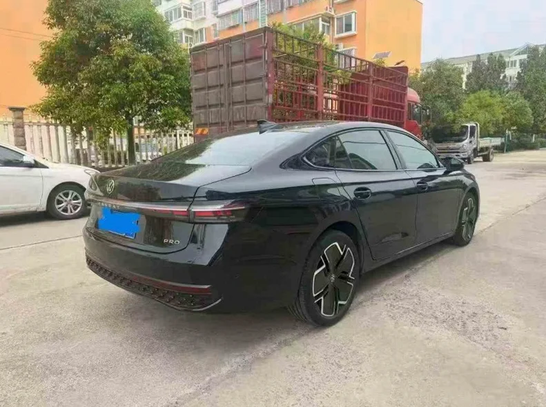 大众帕萨特 内饰后排