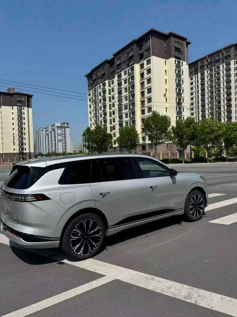 东风奕派 后面外观一