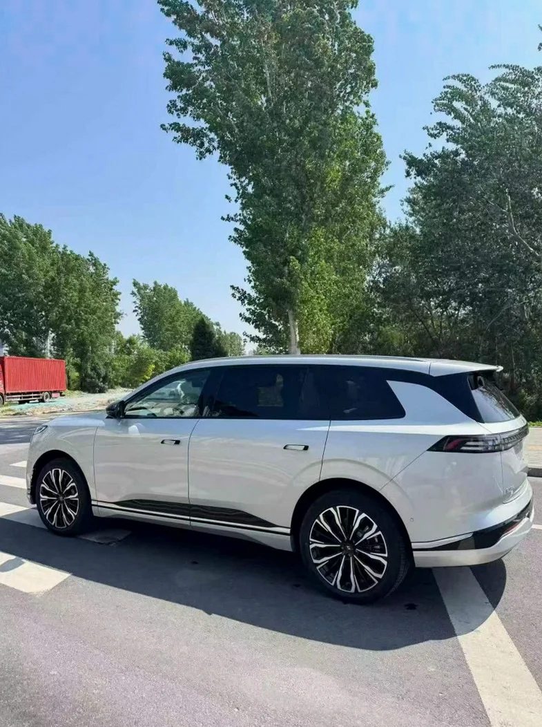 东风奕派 内饰前排