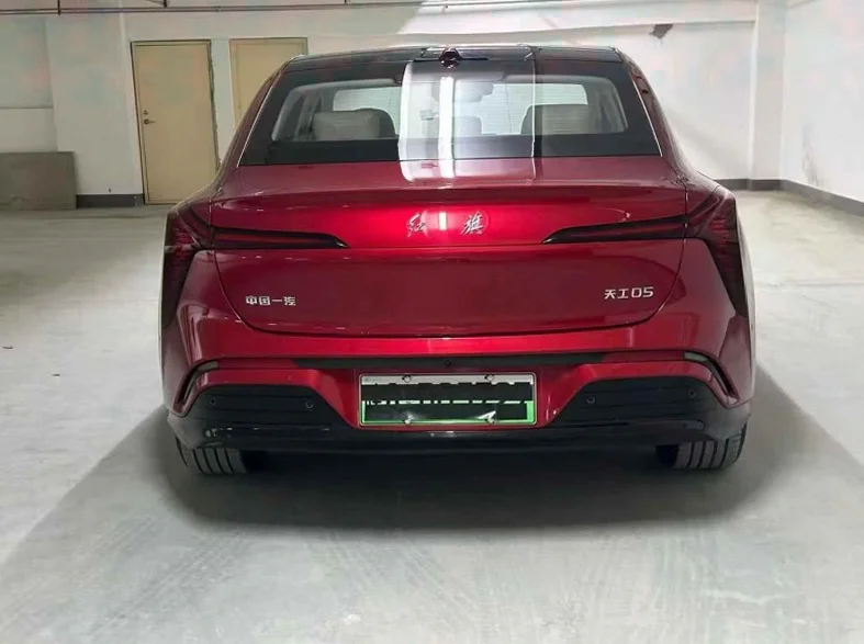 红旗天工 驾驶室