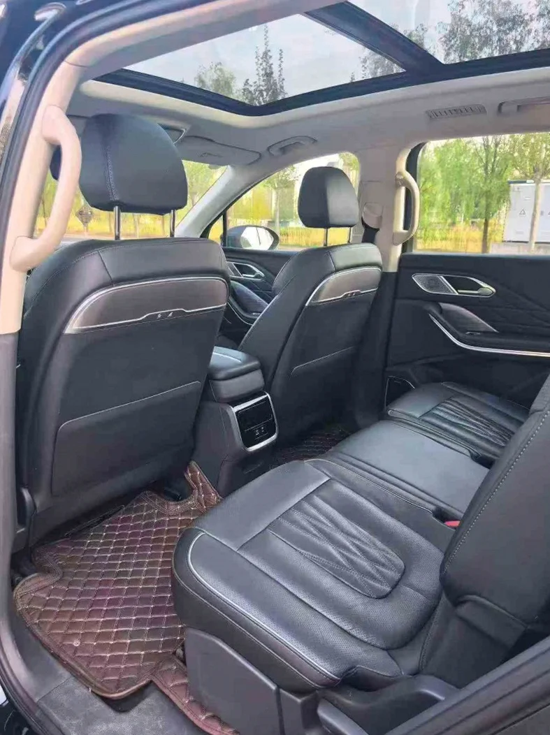 红旗HS7 后面外观三