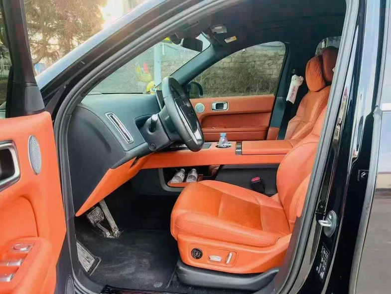 理想L8 后面外观二