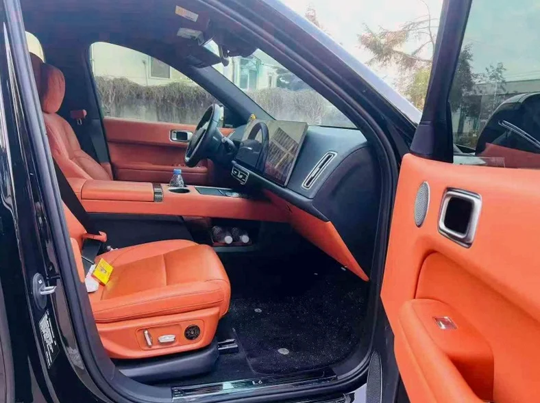 理想L8 后面外观三