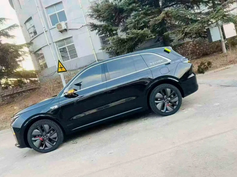 理想L8 正面外观三