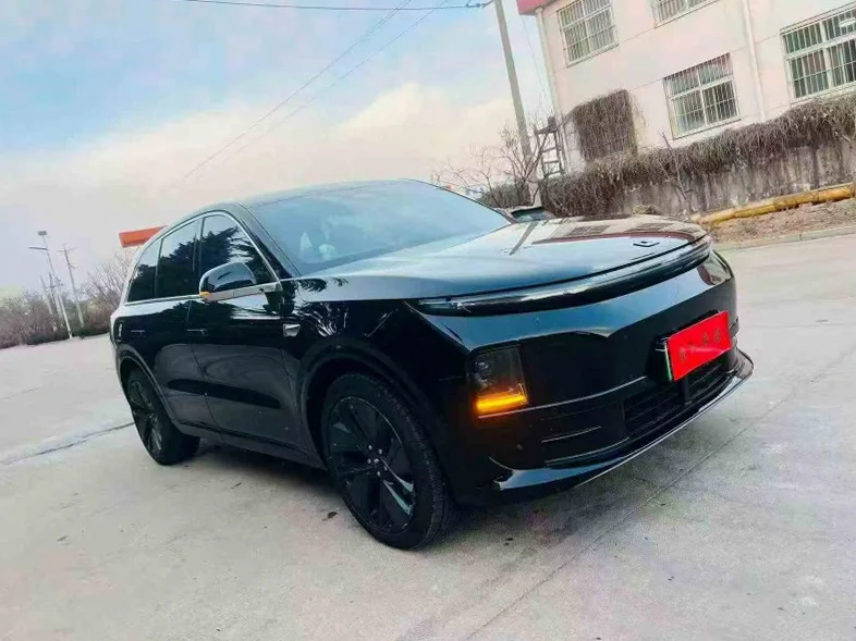 理想L8 正面外观二