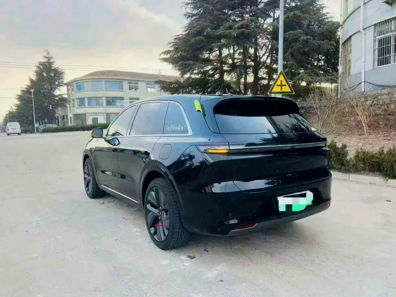 理想L8 内饰后排