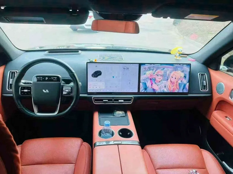 理想L8 内饰前排