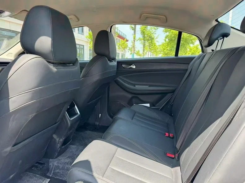 奇瑞艾瑞泽 内饰前排