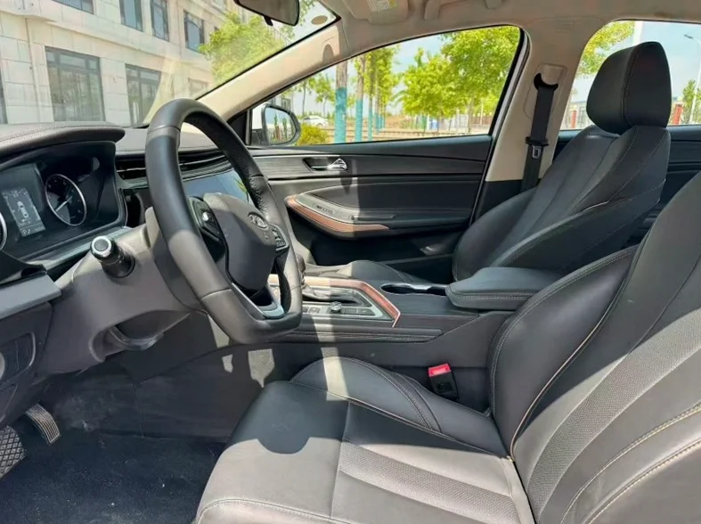 奇瑞艾瑞泽 内饰后排