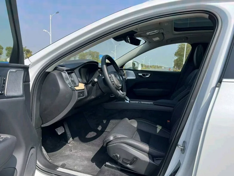 沃尔沃XC60 正面外观三