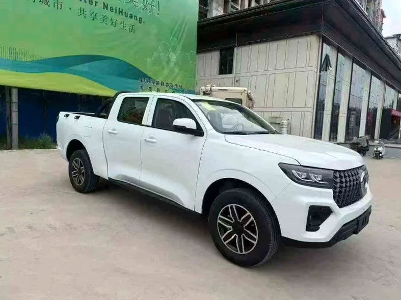 长城汽车炮 正面外观三