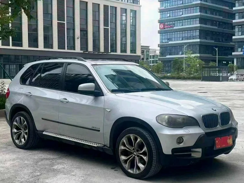 宝马X5 正面外观三