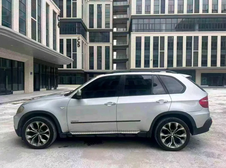 宝马X5 后面外观一