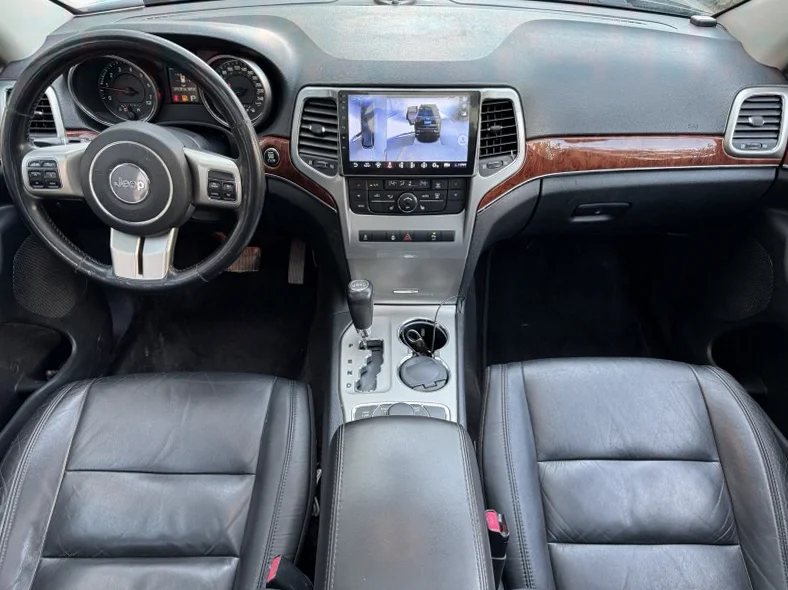 Jeep大切诺基 内饰后排