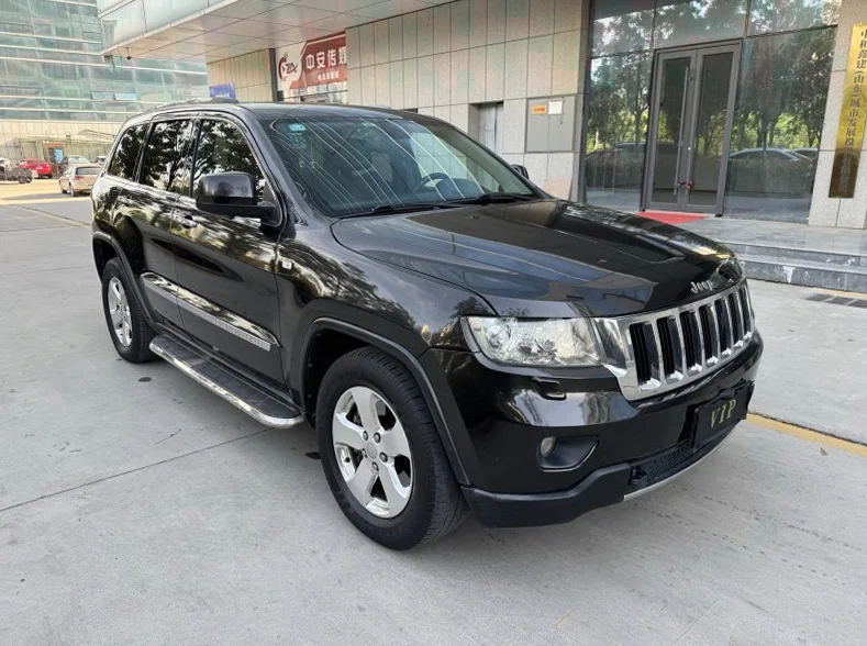 Jeep大切诺基 正面外观二