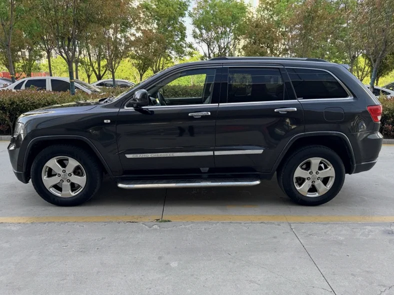 Jeep大切诺基 后面外观二