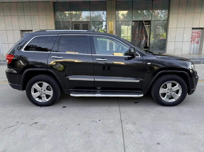 Jeep大切诺基 后面外观一