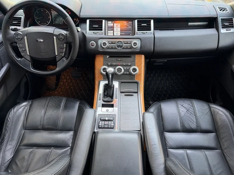 路虎揽胜运动 内饰后排