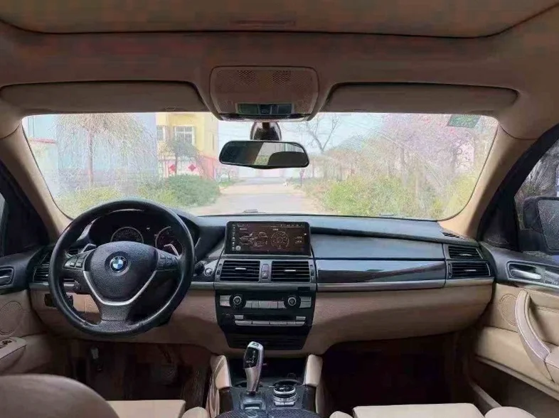 宝马X6 后面外观一