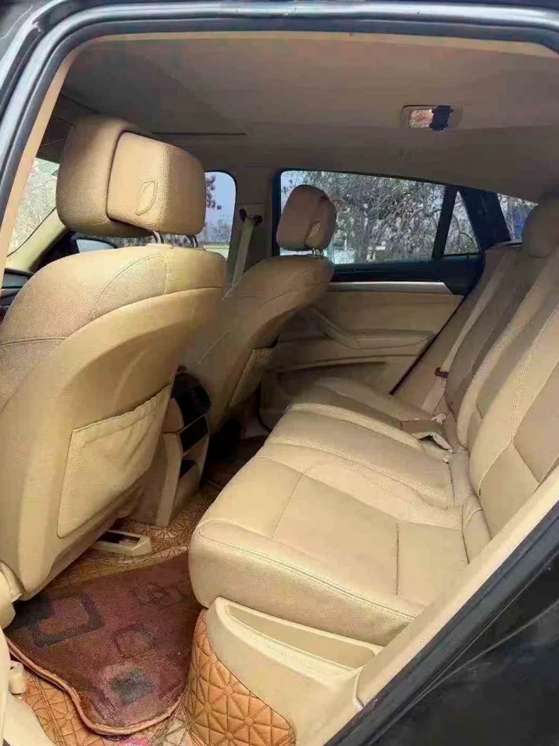 宝马X6 正面外观三