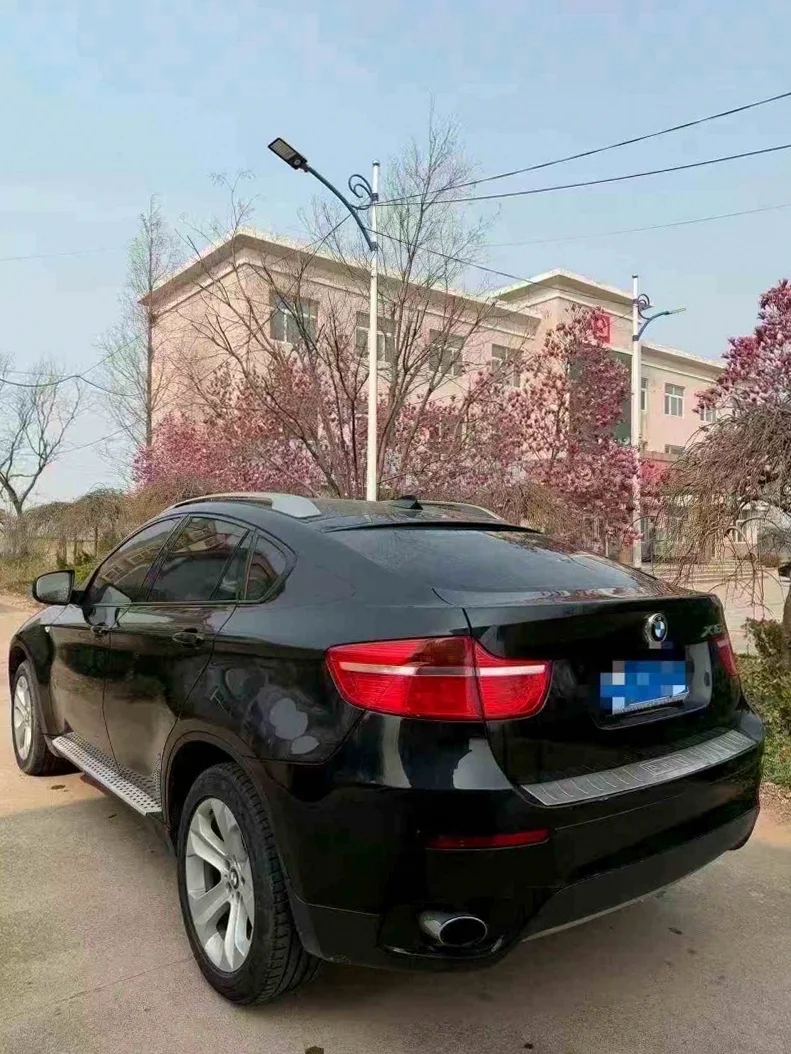 宝马X6 后面外观三