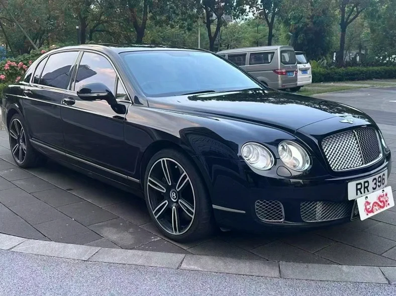 宾利飞驰 正面外观二