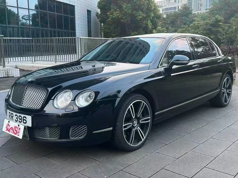 宾利飞驰 正面外观三