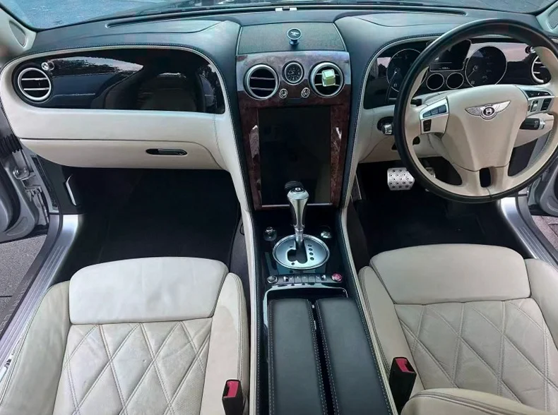 宾利飞驰 后面外观二