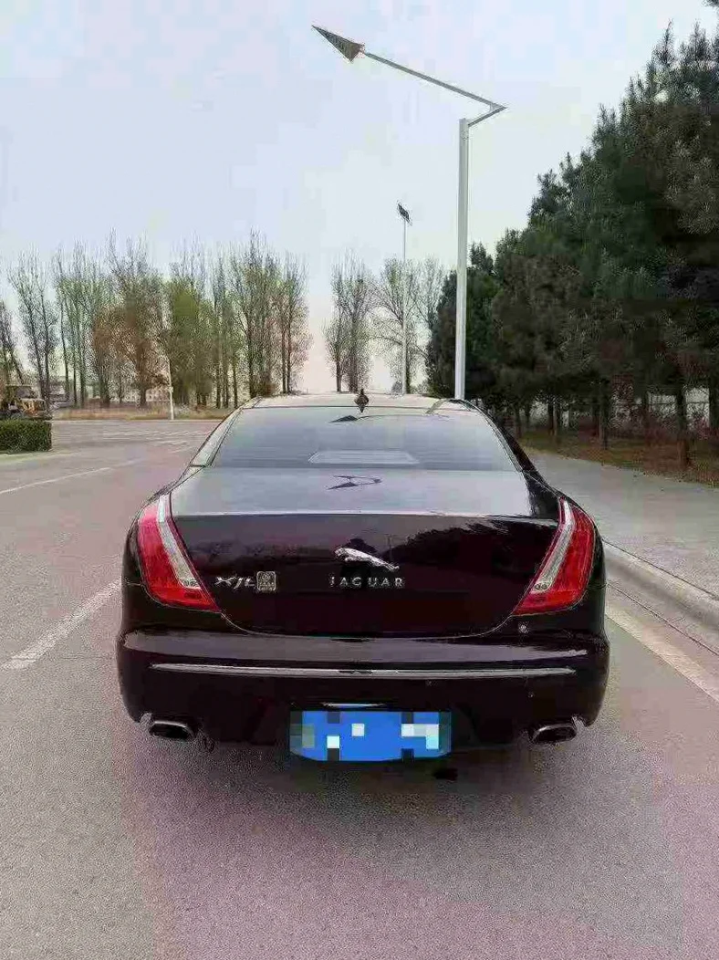 捷豹XJL 驾驶室