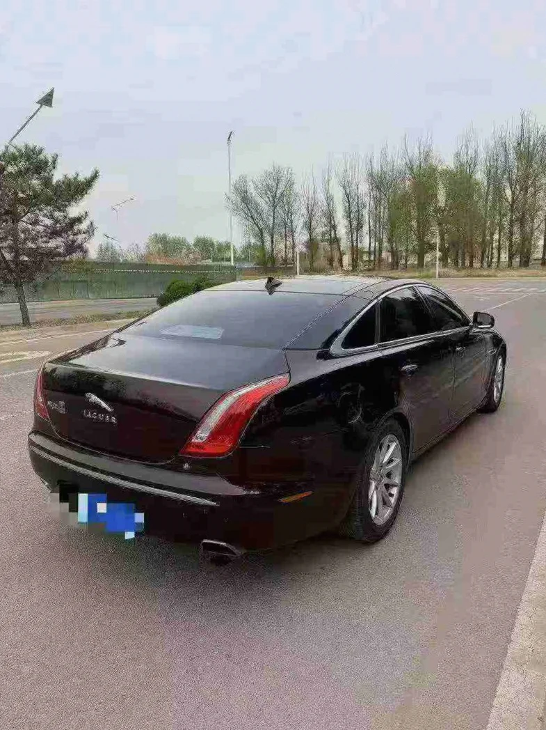 捷豹XJL 内饰后排