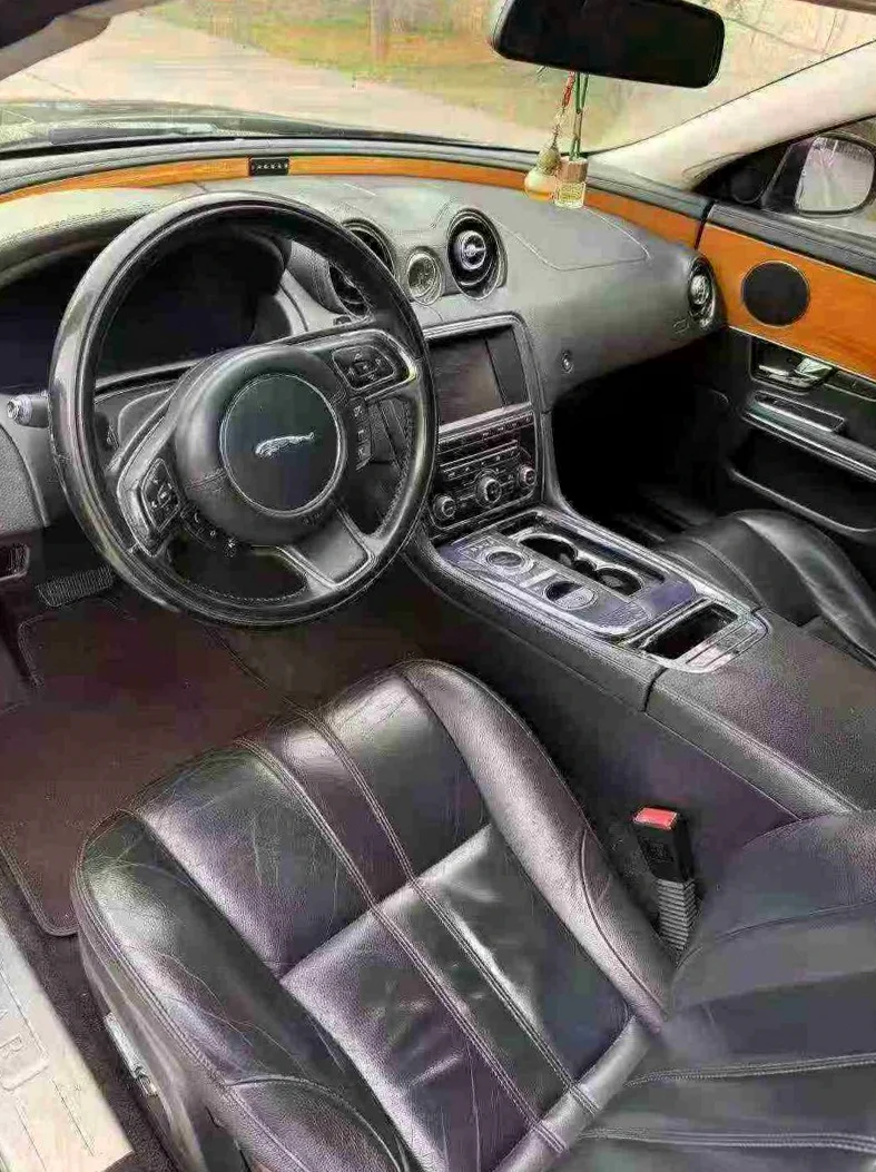 捷豹XJL 后面外观一