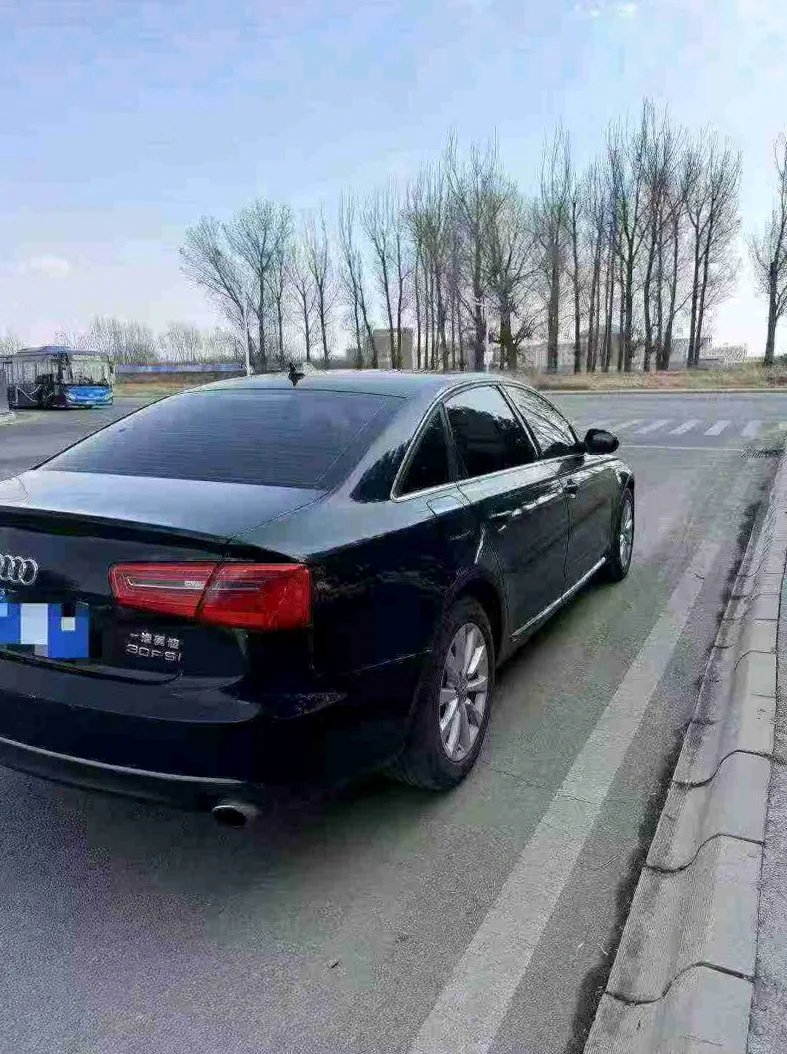 奥迪A6L 内饰前排