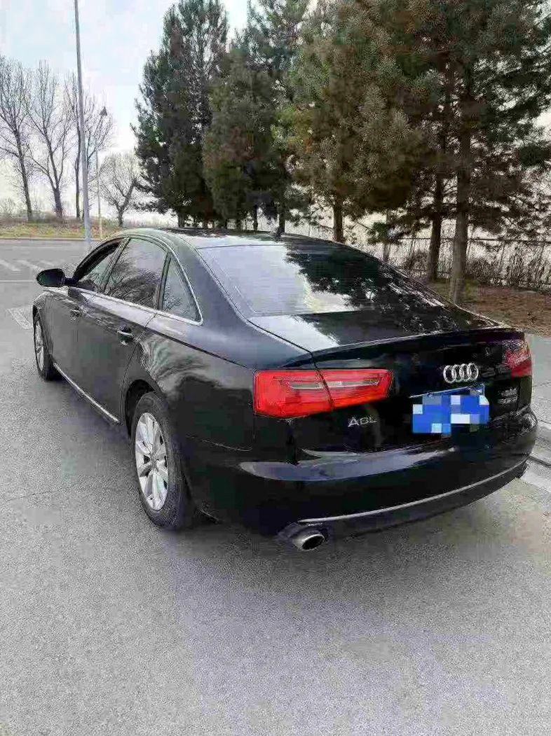 奥迪A6L 内饰后排