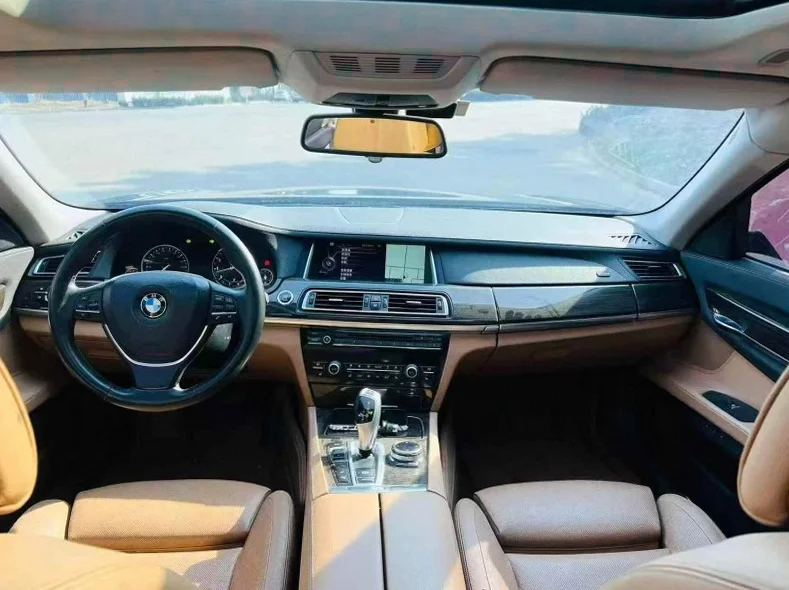 宝马7系 内饰前排