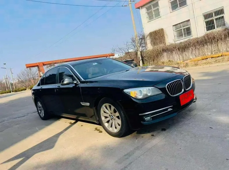 宝马7系 正面外观二