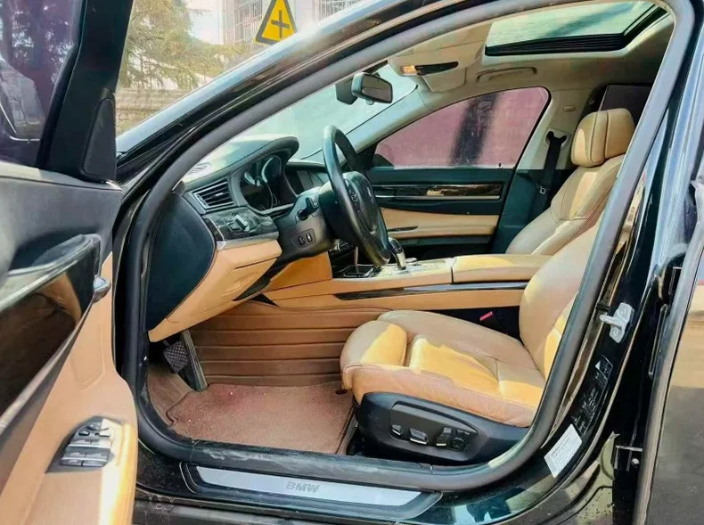 宝马7系 内饰后排