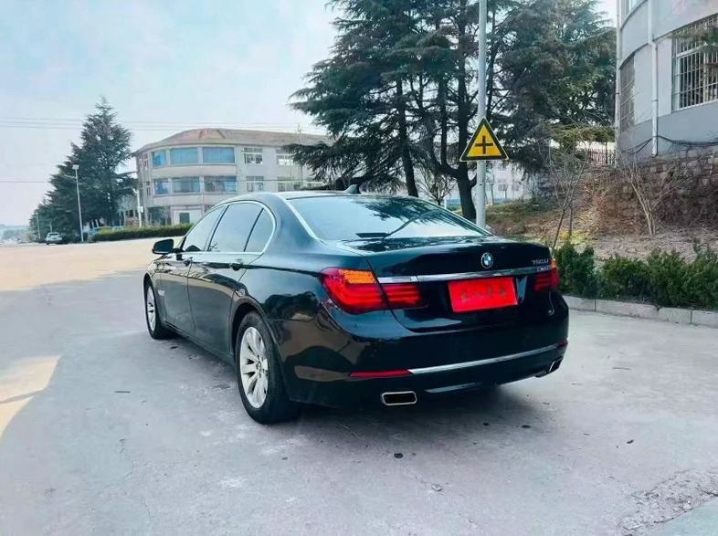 宝马7系 后面外观三