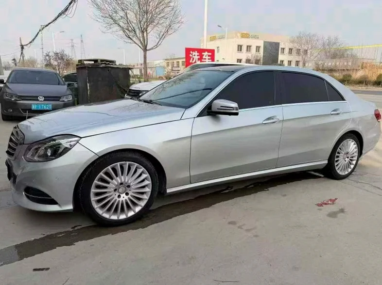 奔驰E 正面外观三